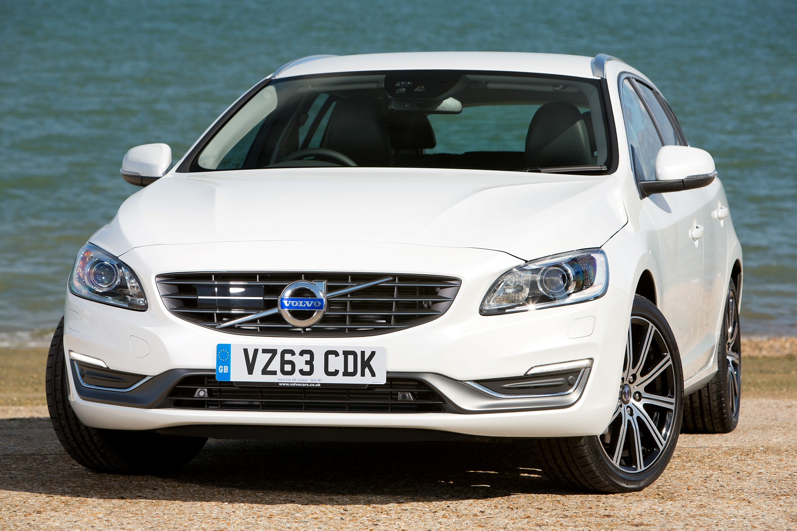 Front view of 2014 Volvo V60