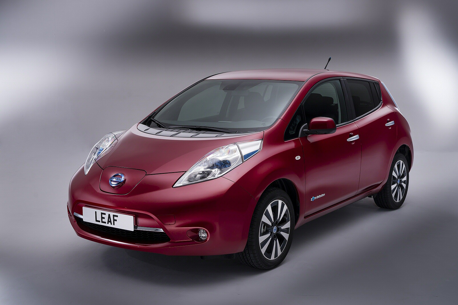 Front view 2014 Nissan LEAF