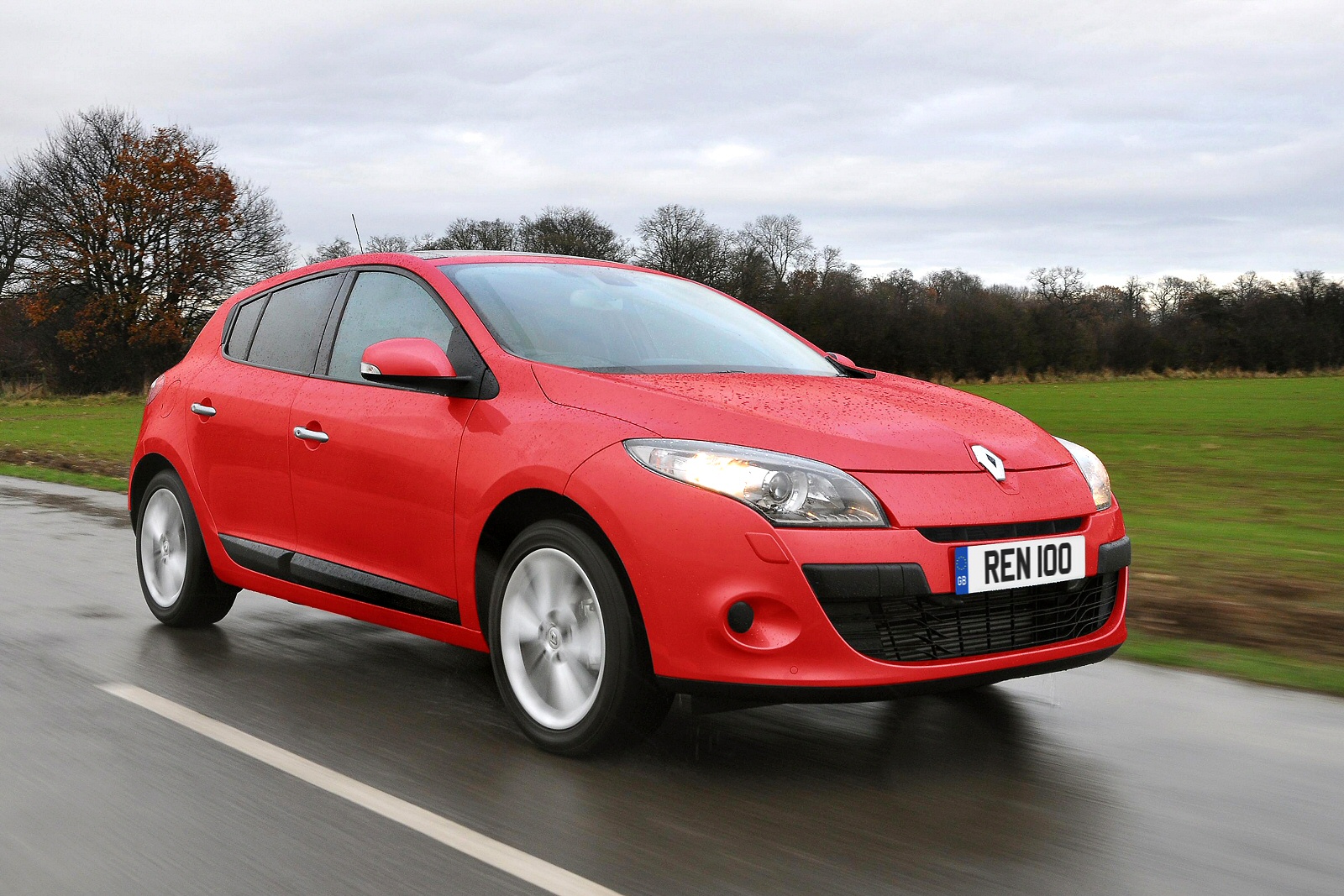 2010 Renault Megane Dynamique Tomtom Hatchback car review