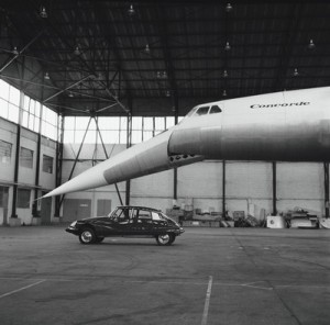 New Citroën DS5 meets Concorde The original Citroen DS under concorde