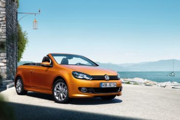 Volkswagen Golf Cabriolet in orange