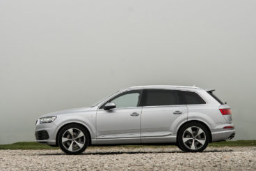 Audi Q7 side view
