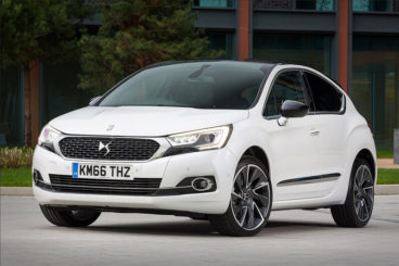 DS 4 Hatchback front view white paint