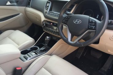Hyundai Tucson Premium SE interior seats and dashboard