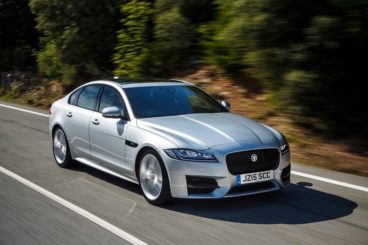Jaguar XF Saloon in silver