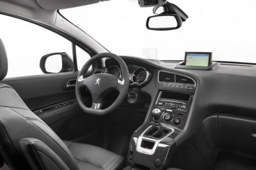 Peugeot 5008 interior dashboard