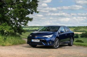 Toyota Avensis front view parked under a tree