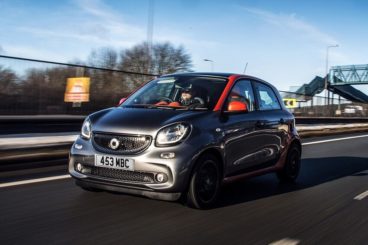 Smart Forfour driving with orange trim