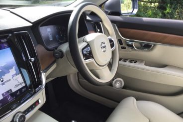 Volvo S90 D4 Inscription Interior Dashboard and steering wheel