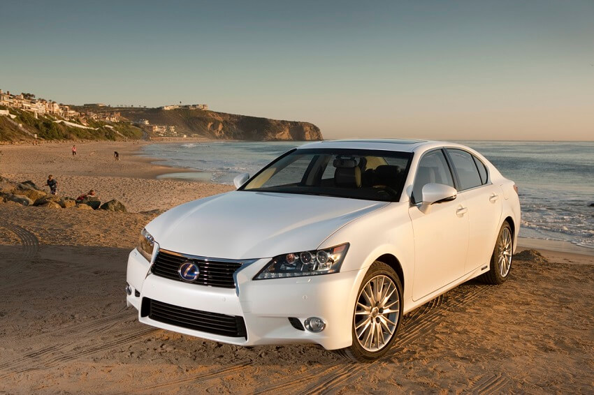 Lexus GS 450 White on the beach