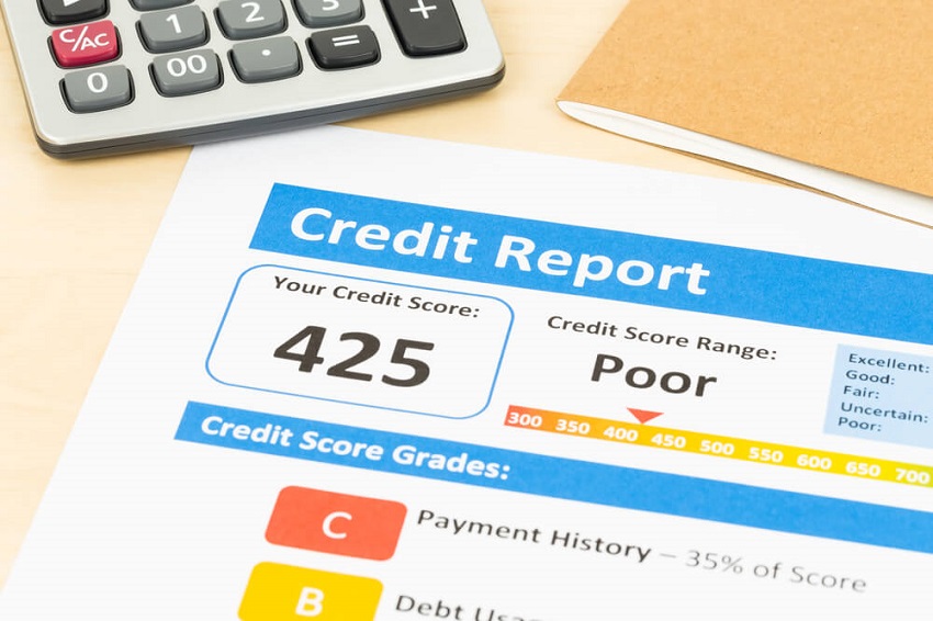 printed credit report with a score of 425 and a rating of poor