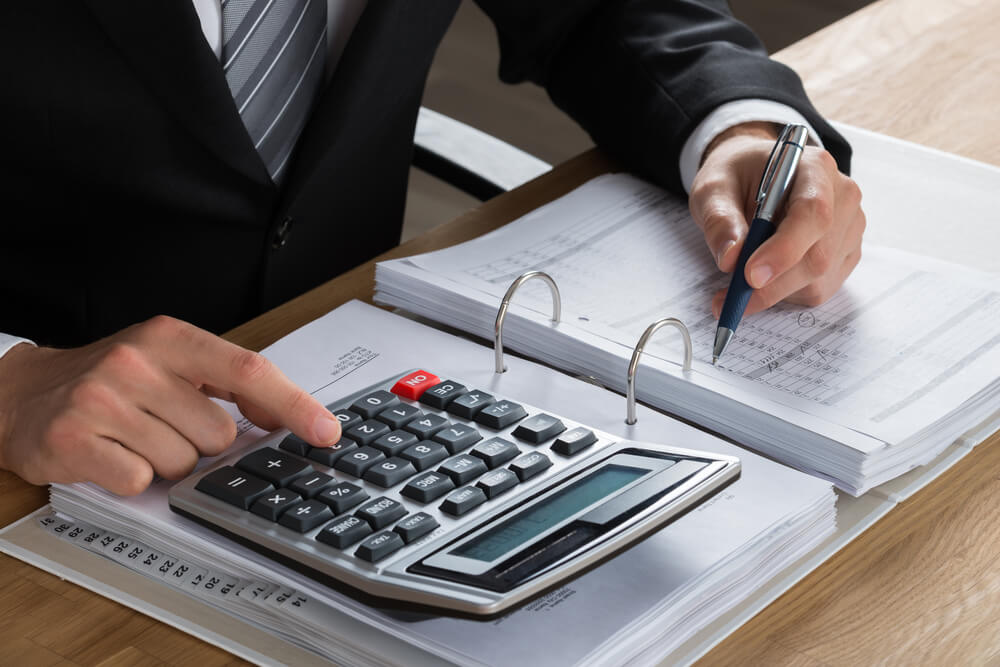 how is the price of a contract hire calculated