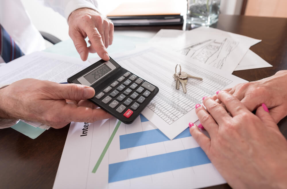 how are lease prices calculated