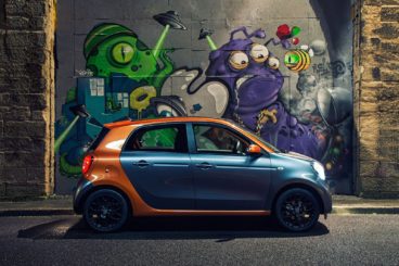 Smart Forfour side infront of wall