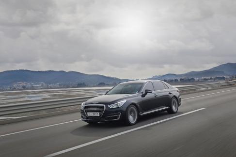 Hyundai genesis i black driving