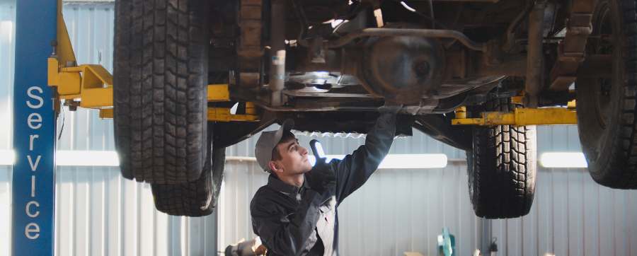 Image of a mechanic carrying out a service