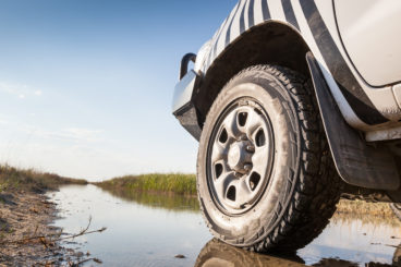 4 wheel drive wheel in mud