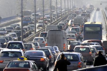 Picture of long line of cars stuck in traffic