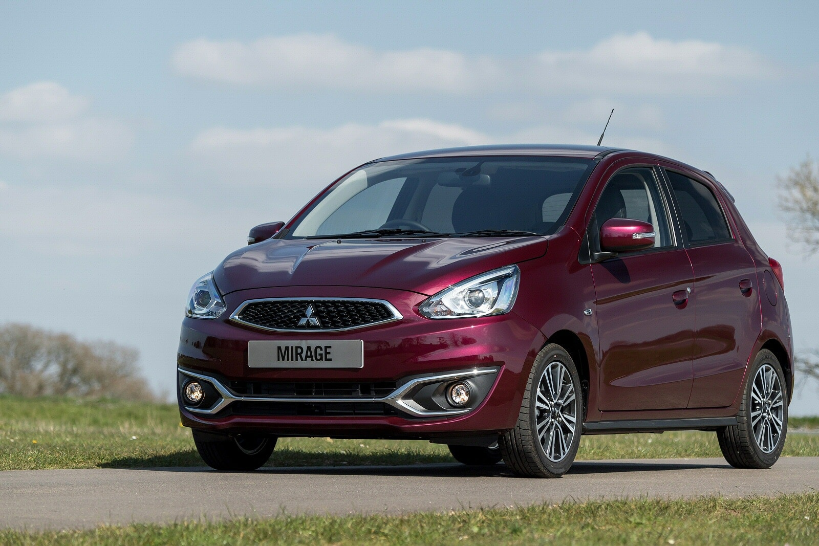 Mitsubishi Mirage Hatchback vs Smart ForFour vs Hyundai i20: Review & Comparisons