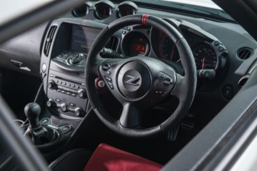 Nissan 370Z Coupe steering wheel