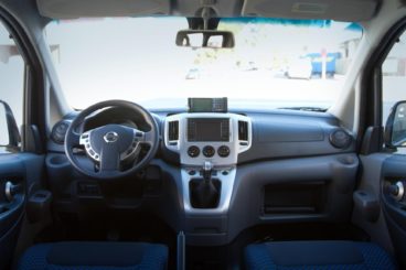 the black interior of the nissan nv200 combi diesel estate