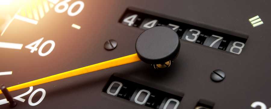 Positives and negatives of car leasing - Car odometer