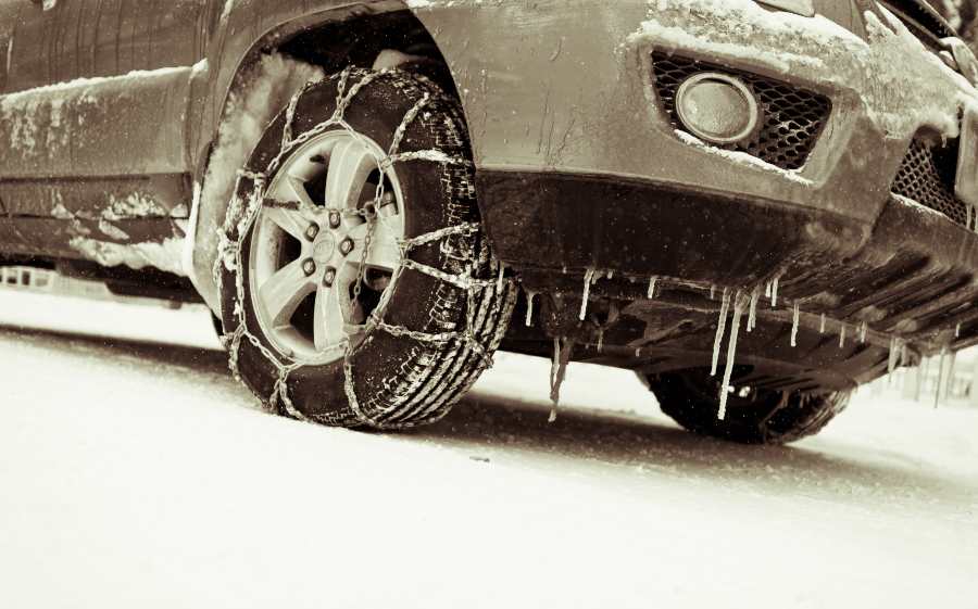 Winter tyres with snow chains