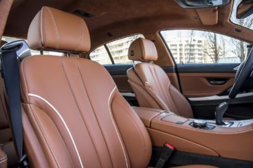 the brown leather interior of the The new BMW 6 Series Gran Diesel Coupe is elegant, fairly economical and has sporty pretensions. If you want something a bit more luxurious than the 5 Series, it ticks a lot of boxes. It’s a lot like the two-door 6 Series in many ways but gets two more doors and more length. It also boasts more space in the rear as well as a larger boot. Overall, it’s one of the most accommodating if expensive BMW’s on the market. OSV takes a closer look at what it’s all about with our 2018 BMW 6 Series gran diesel coupe