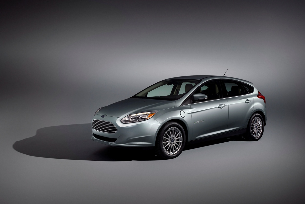 Ford Focus Electric vs Nissan Leaf vs Volkswagen e-Golf: Review & Comparisons