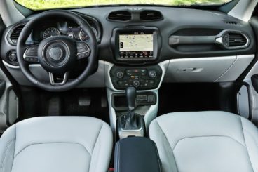 the white leather interior of the jeep renegade diesel hatchback