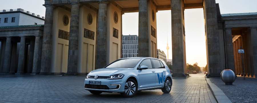 VW e-Golf in front of the Brandenburg Gate