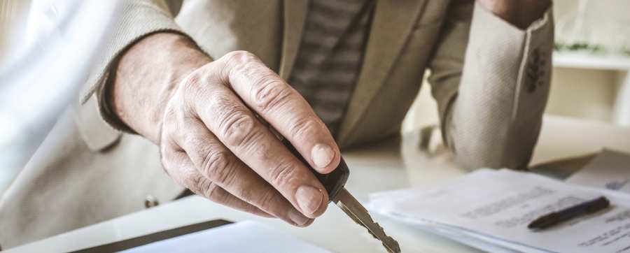 Can't keep up repayments - Man handing over the keys for his car - repayments