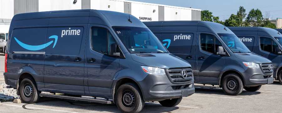 Van leasing - Image of fleet of Amazon Prime vans